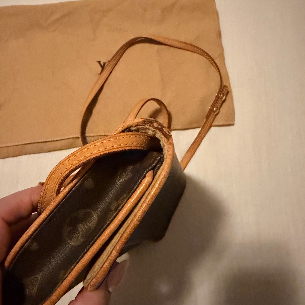 Louis Vuitton Brown Monogram Crossbody Wallet - Picture 5 of 16